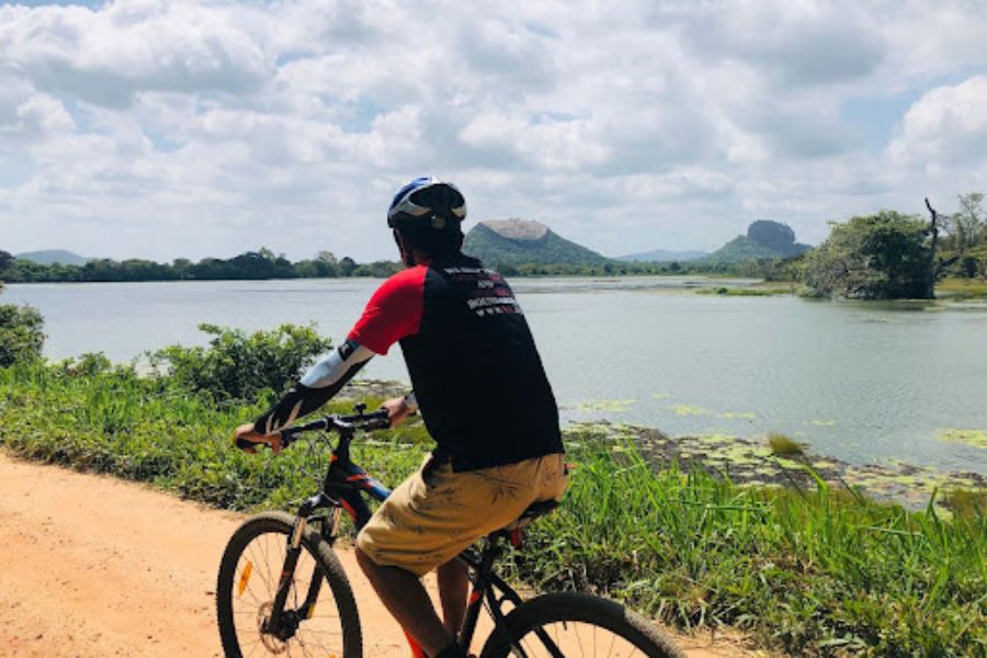 Cycling at Sigiriya in Sri Lanka 